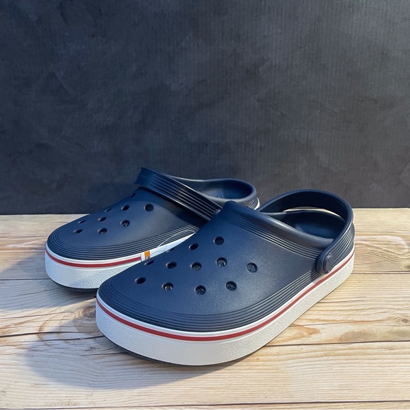 Crocs Off Court Clog - Picture 6 of 16